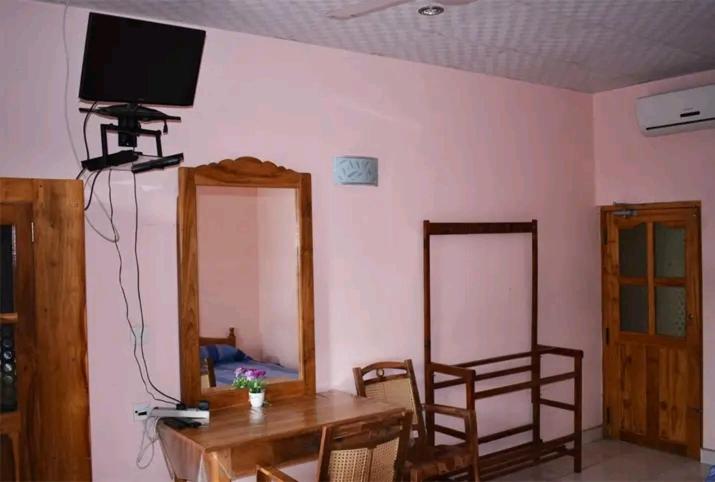 little rose inn