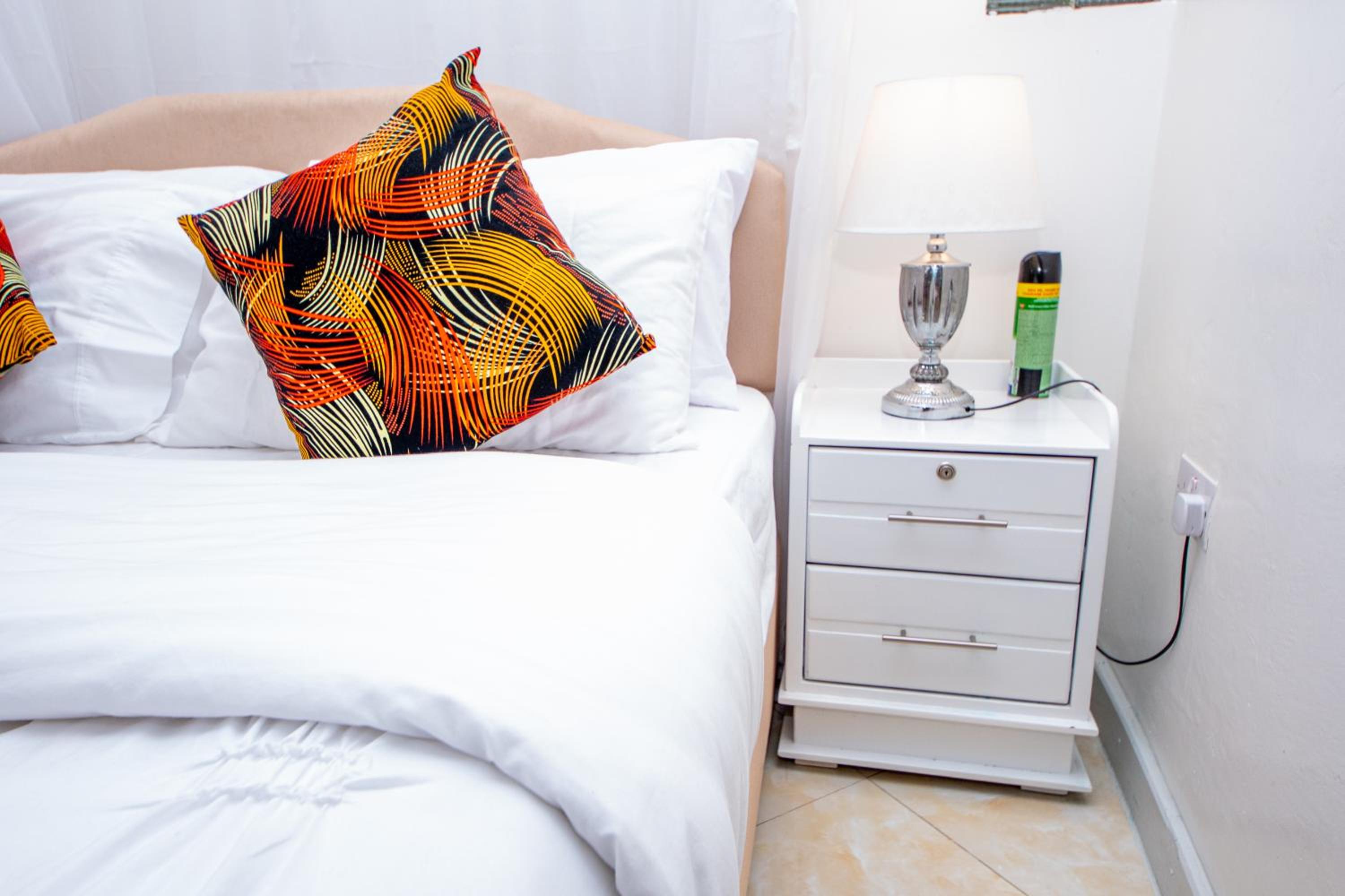 Arabella Bloom - Chic 1-Bedroom Apartment near Waterfront Mall Karen view 5