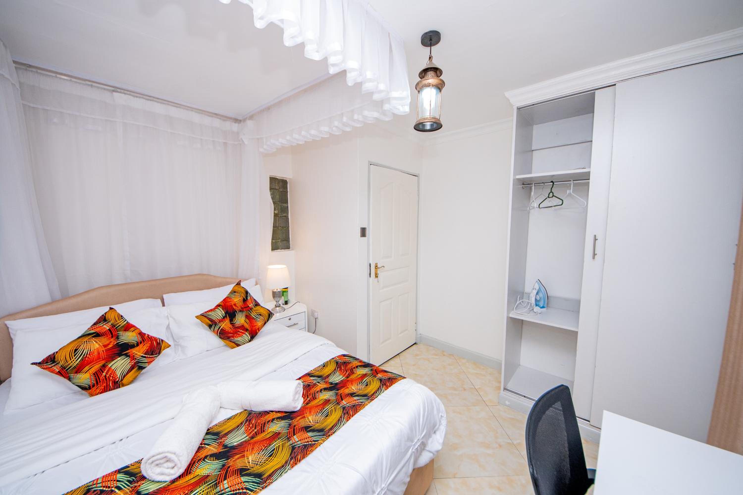 Arabella Bloom - Chic 1-Bedroom Apartment near Waterfront Mall Karen view 3