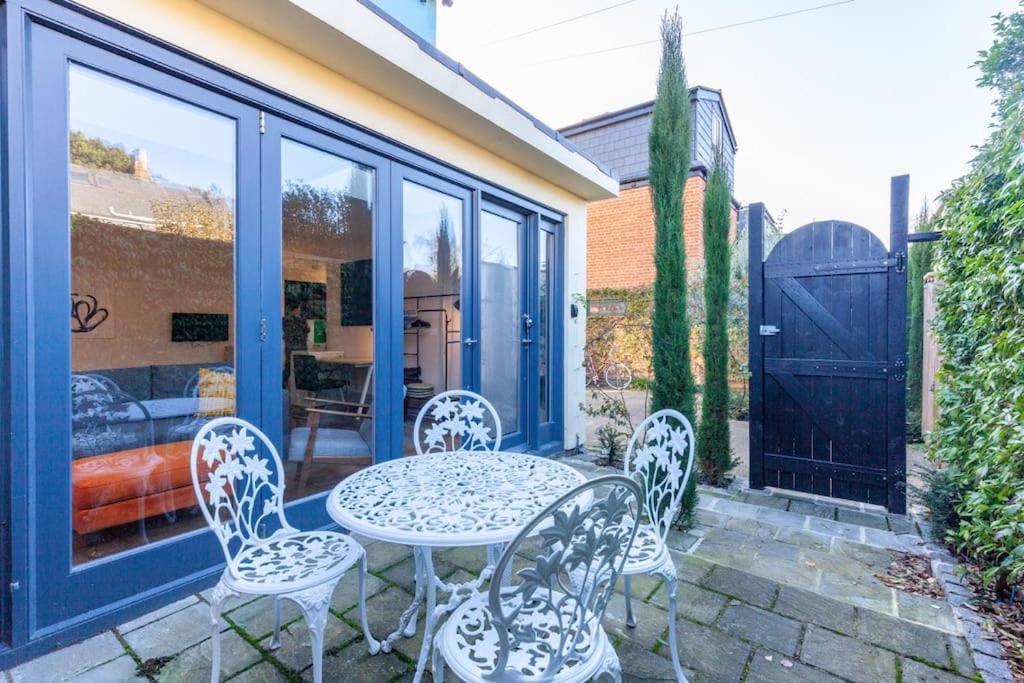 Oxford Garden Luxury Studio view 2