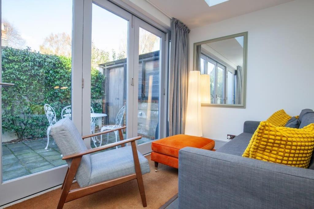 Oxford Garden Luxury Studio view 4