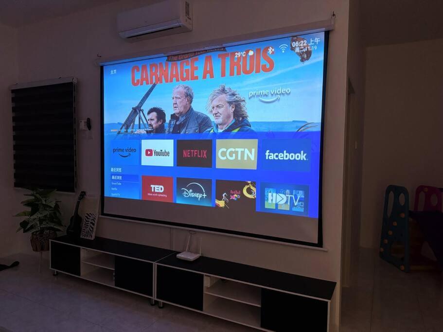 SemiD-Projector-Pool-Netflix-3R2BR-FullyAircon photo 5