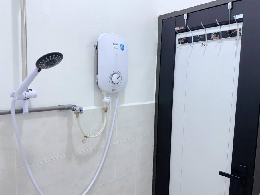 SemiD-Projector-Pool-Netflix-3R2BR-FullyAircon photo 7