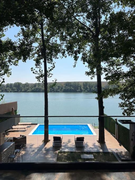 Riverhouse PIER