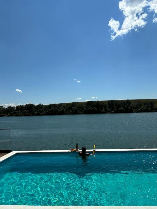 Riverhouse PIER