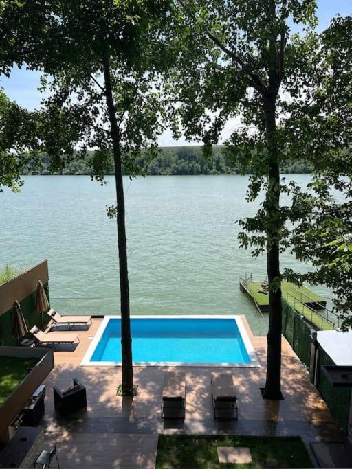 Riverhouse PIER