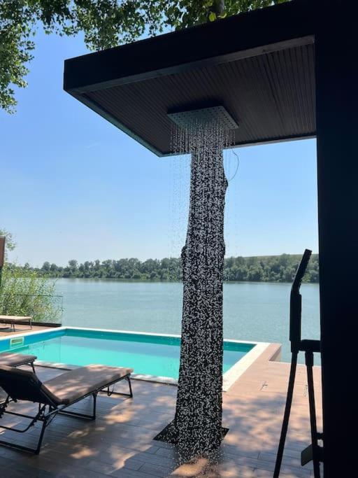 Riverhouse PIER