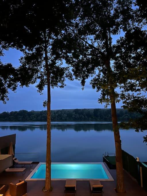 Riverhouse PIER