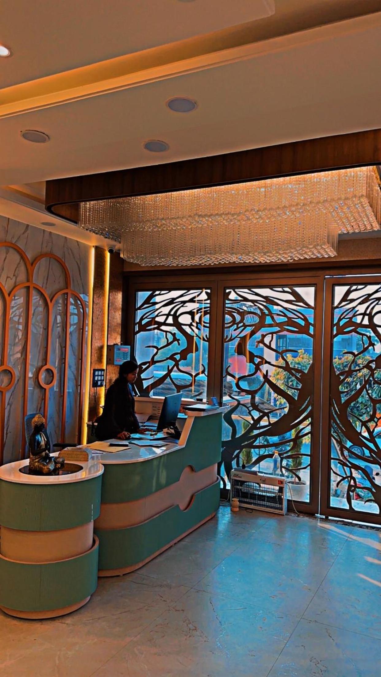 Hotel The Golden Way view 5