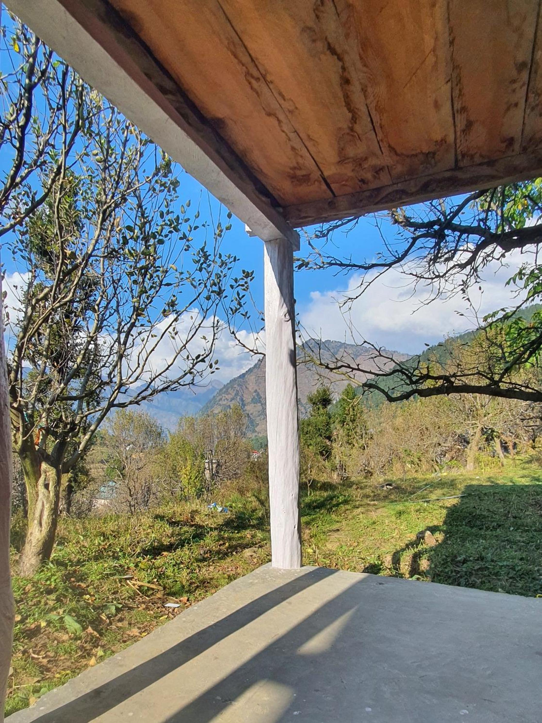 Mudhouse Cottage in Apple Orchard - Sainj Valley view 3