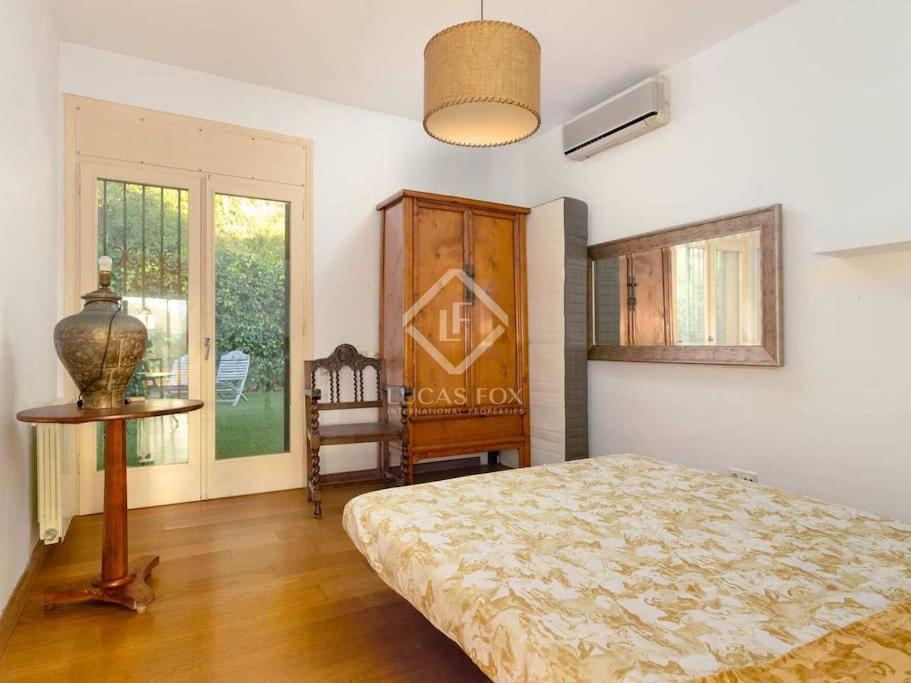 Beautiful house with sea view near Barcelona