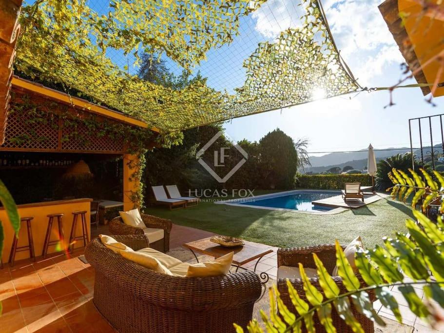 Beautiful house with sea view near Barcelona