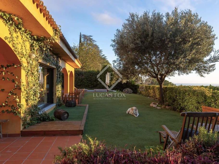 Beautiful house with sea view near Barcelona