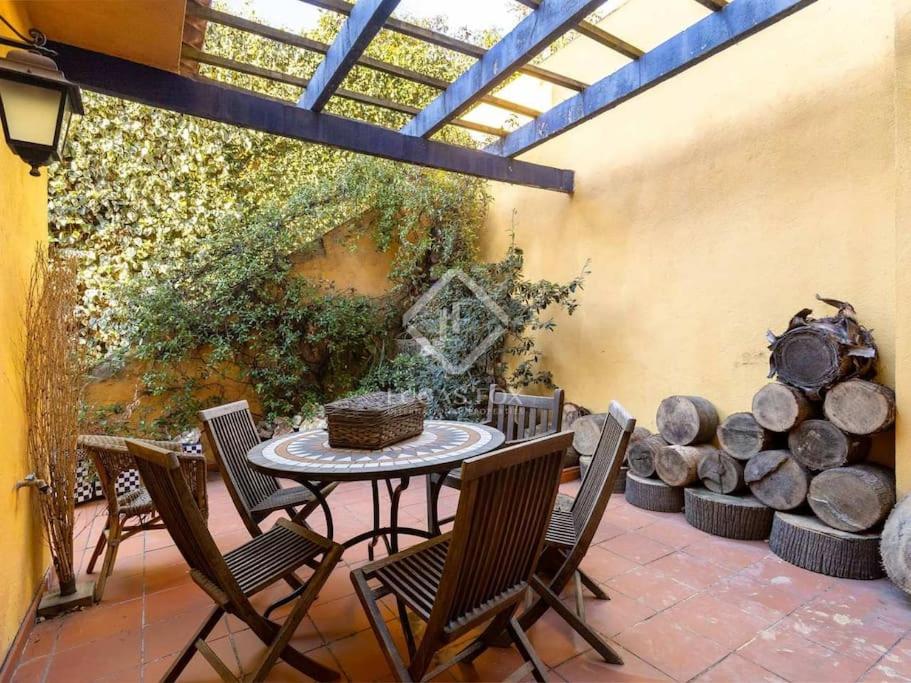 Beautiful house with sea view near Barcelona