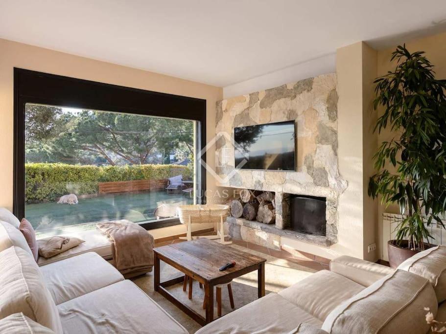Beautiful house with sea view near Barcelona
