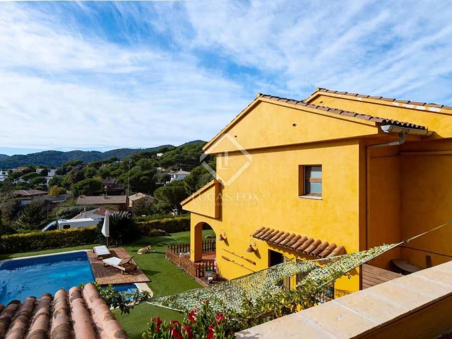 Beautiful house with sea view near Barcelona
