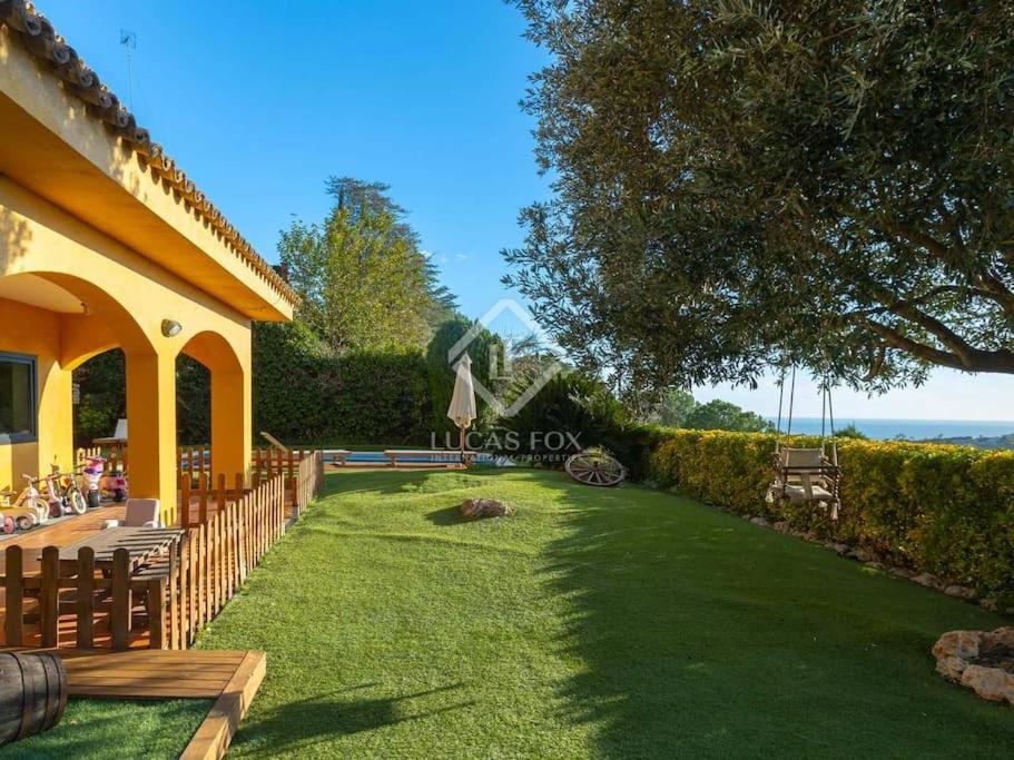 Beautiful house with sea view near Barcelona