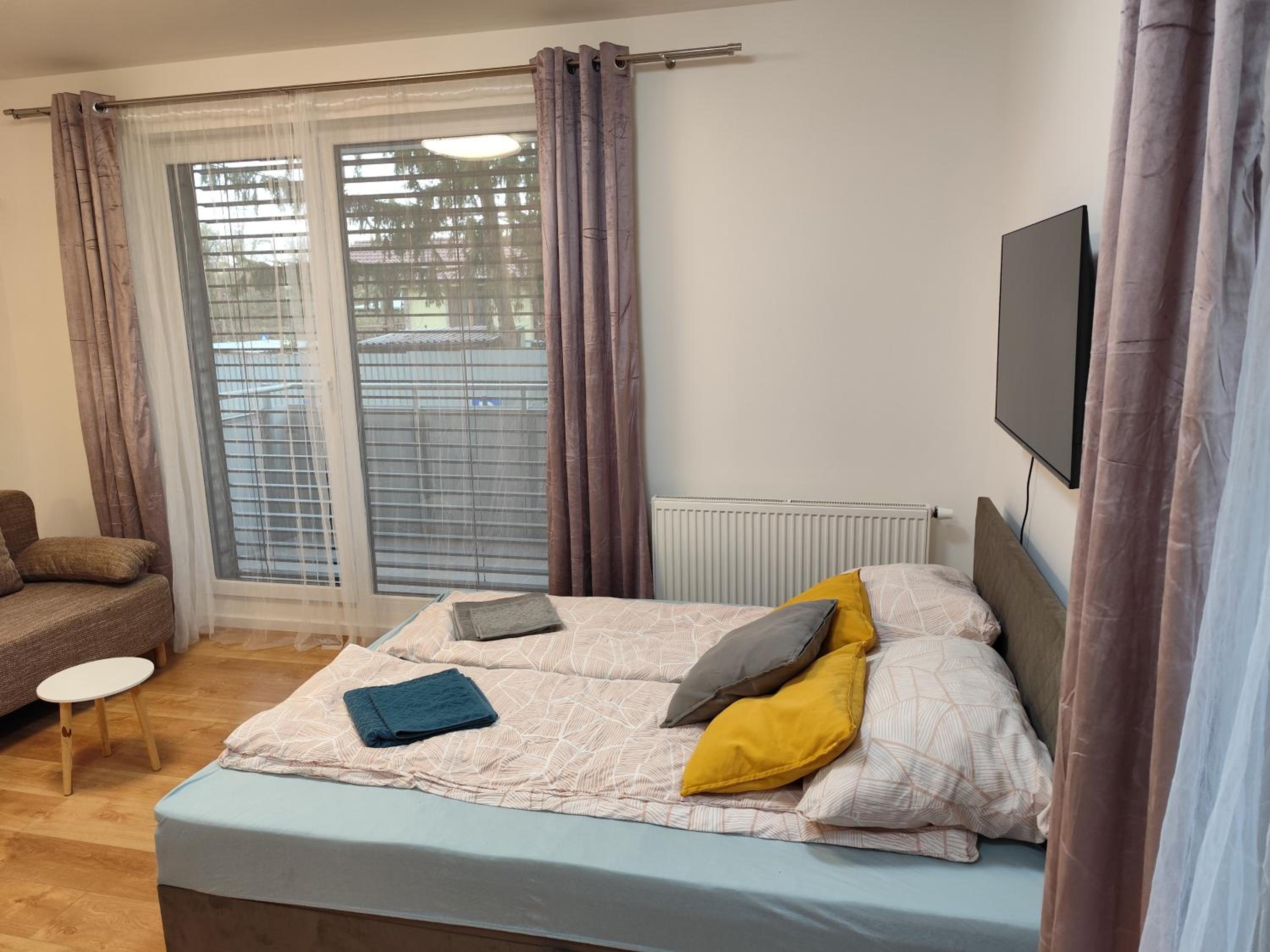 Air conditioned 1 room Apartment, with garden, new building view 3