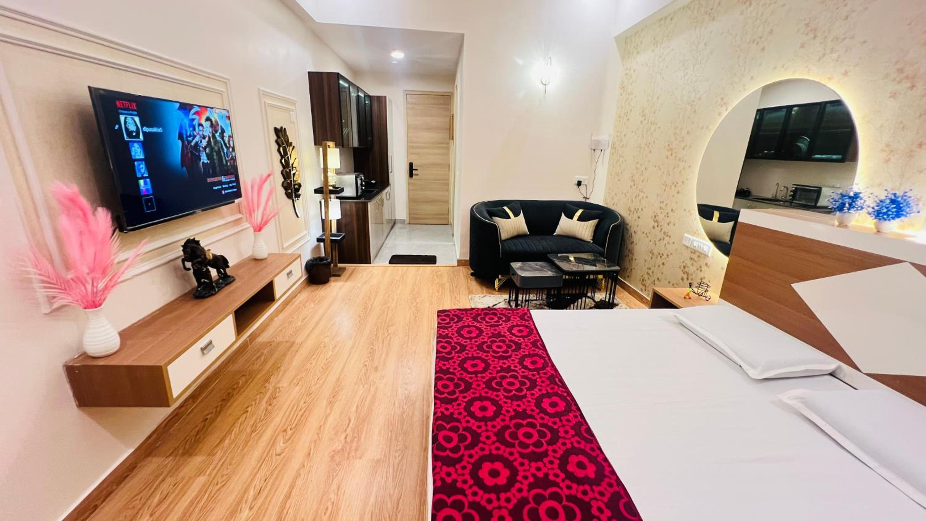 Beautiful Luxury Studio In Noida view 4