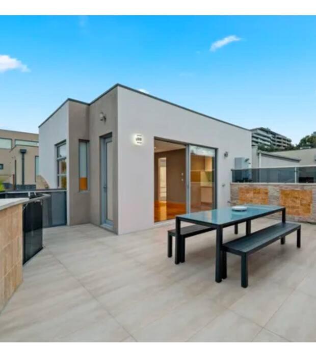 Entire studio with balcony