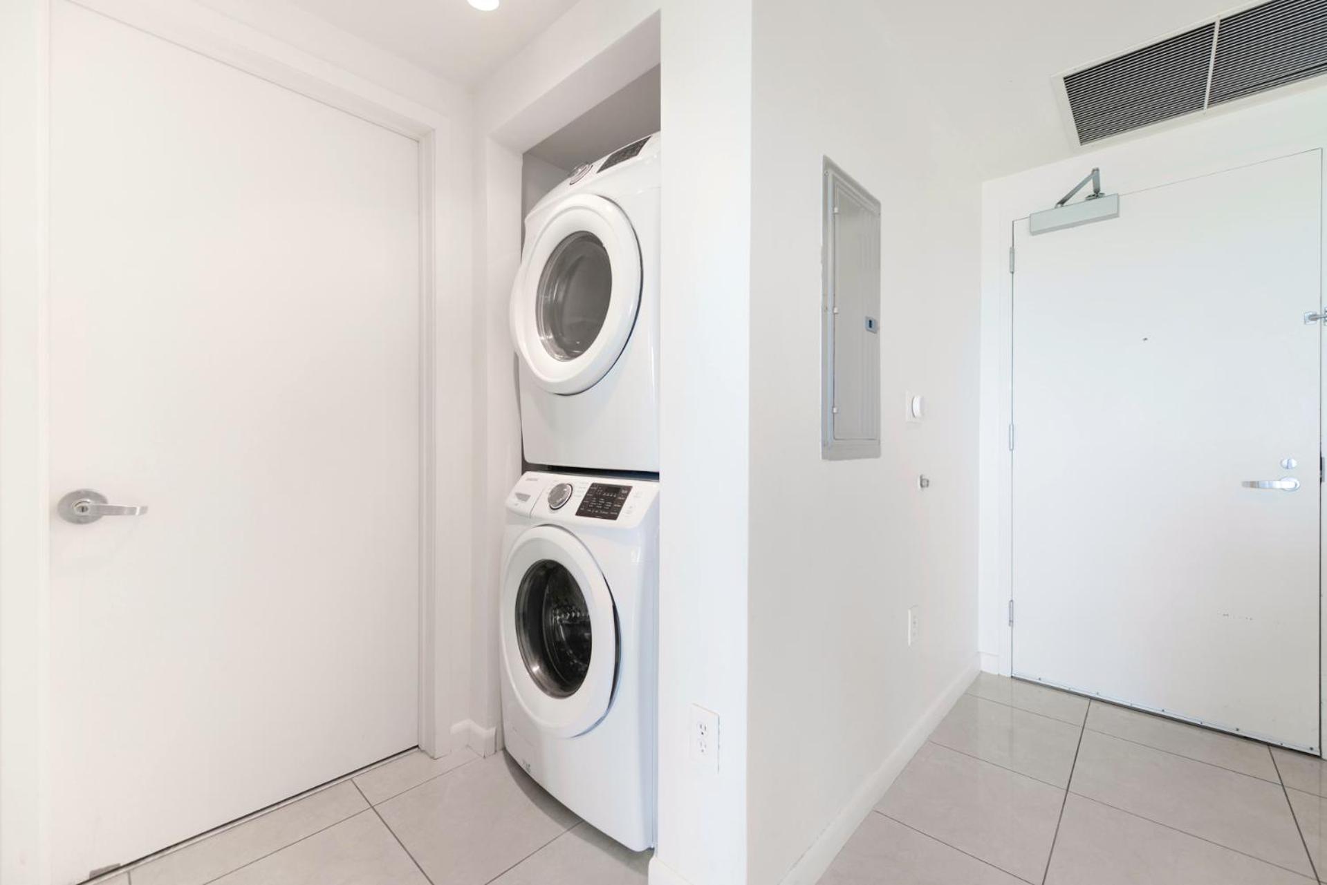 Spacious and Stylish Condo at Midtown w Top Amenities!