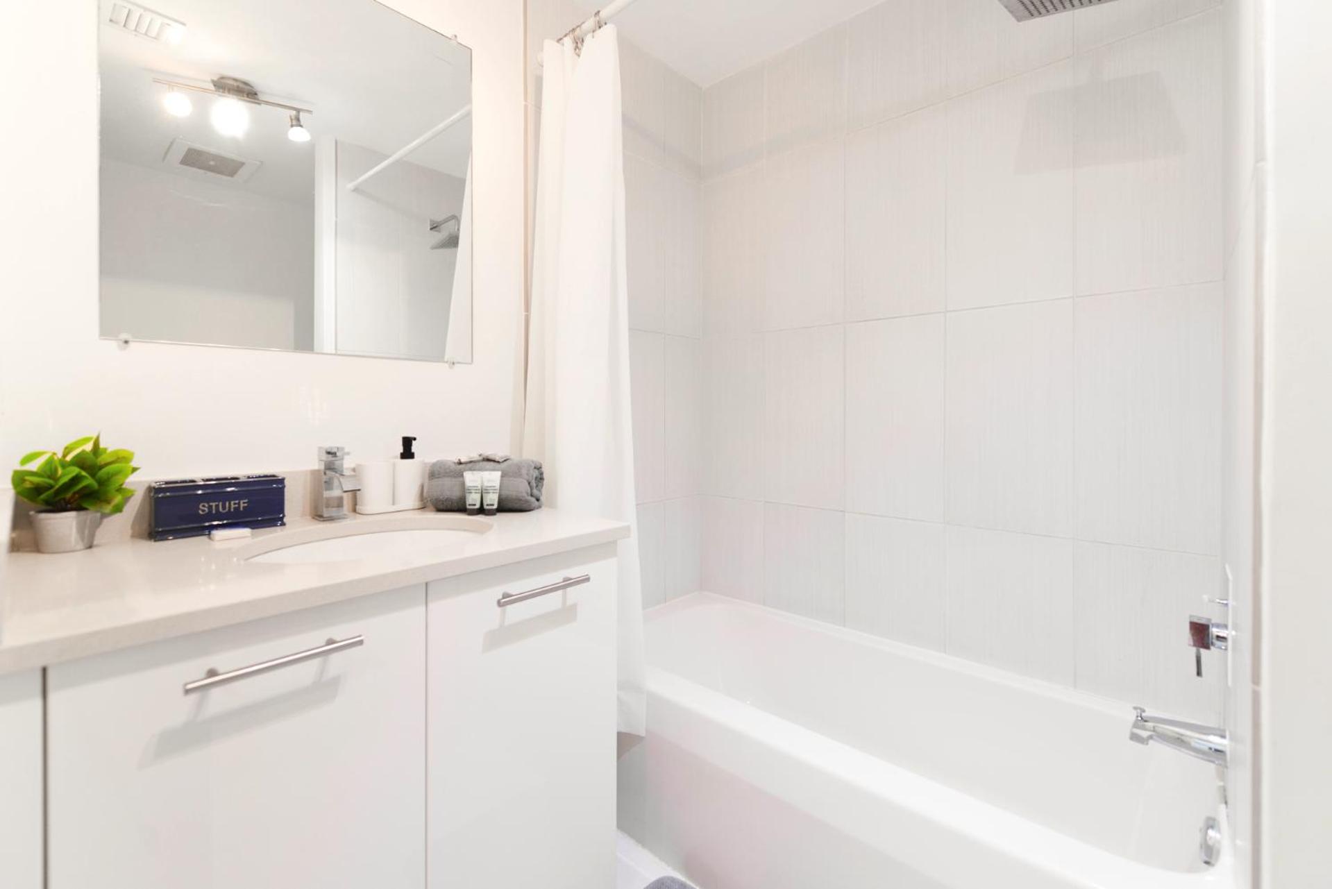 Spacious and Stylish Condo at Midtown w Top Amenities!