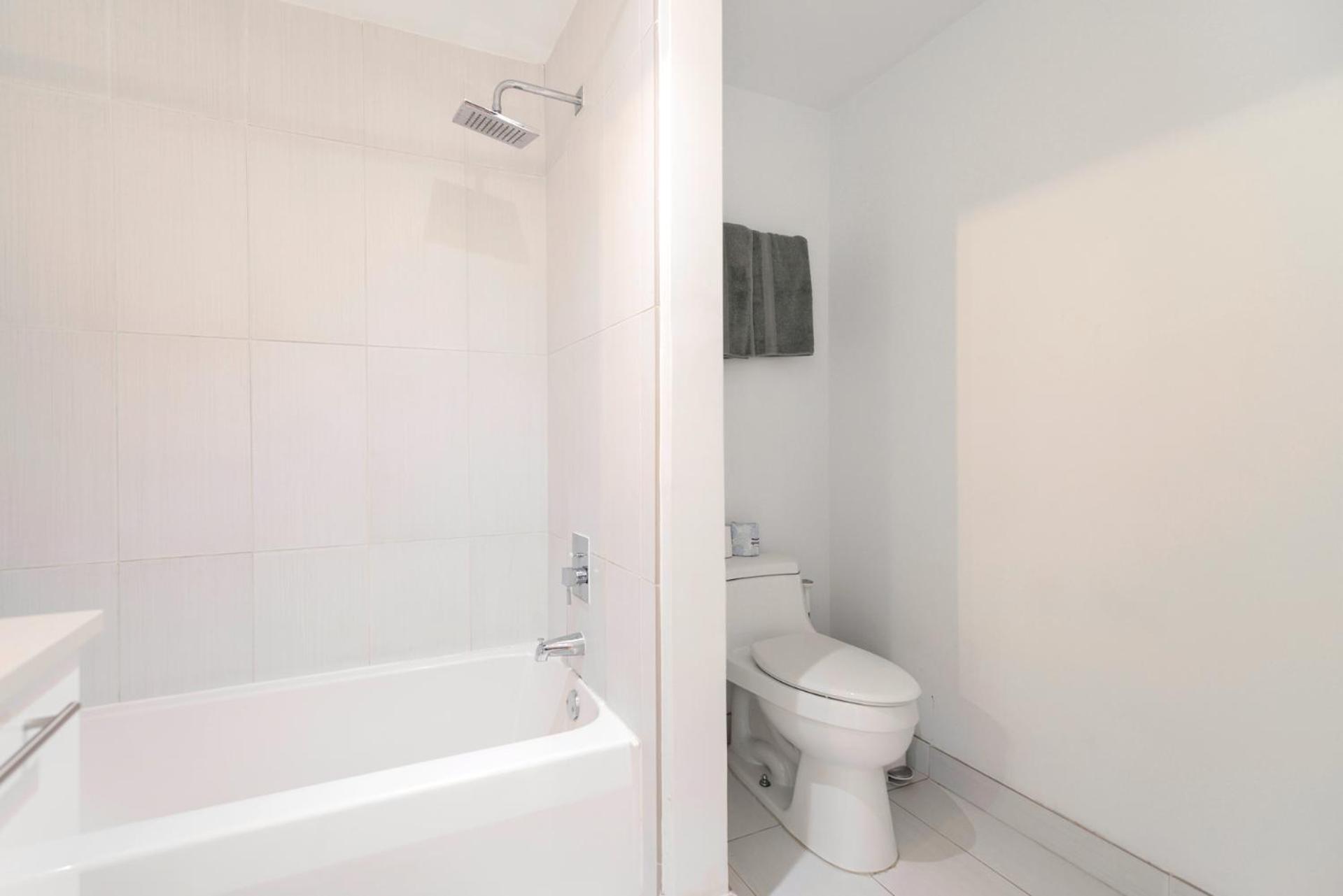 Spacious and Stylish Condo at Midtown w Top Amenities!