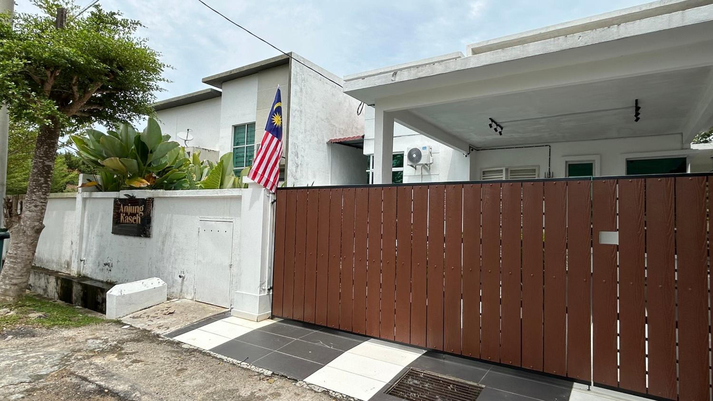 ANJUNG KASEH Villa Bukit Katil 4bedroom with Swimming Pool