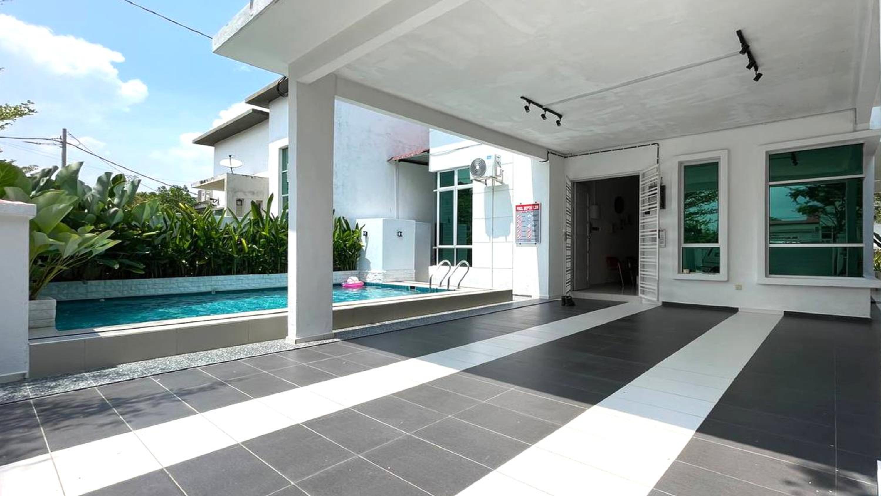 ANJUNG KASEH Villa Bukit Katil 4bedroom with Swimming Pool