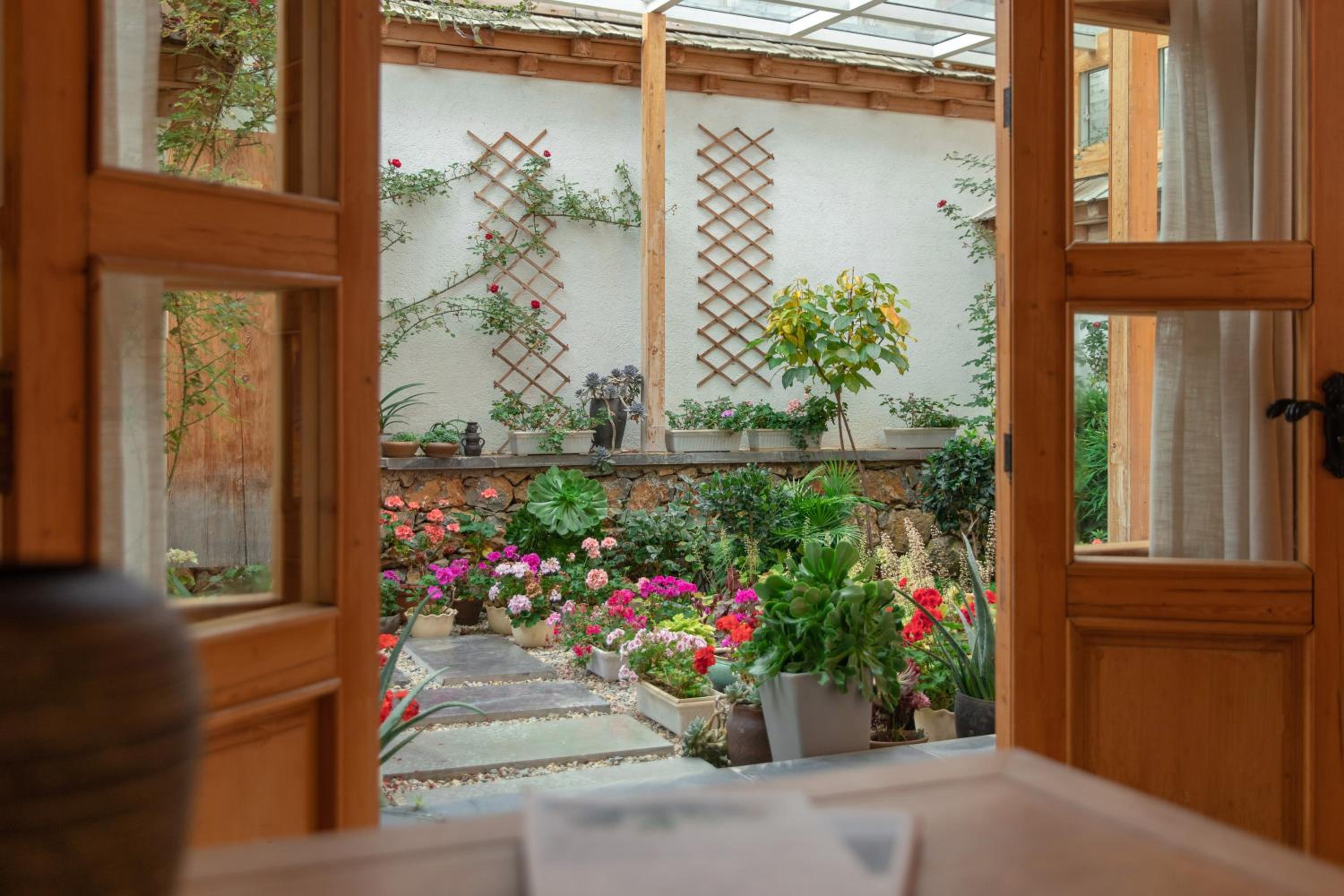 Courtyard Shangri-la 藏舍小院