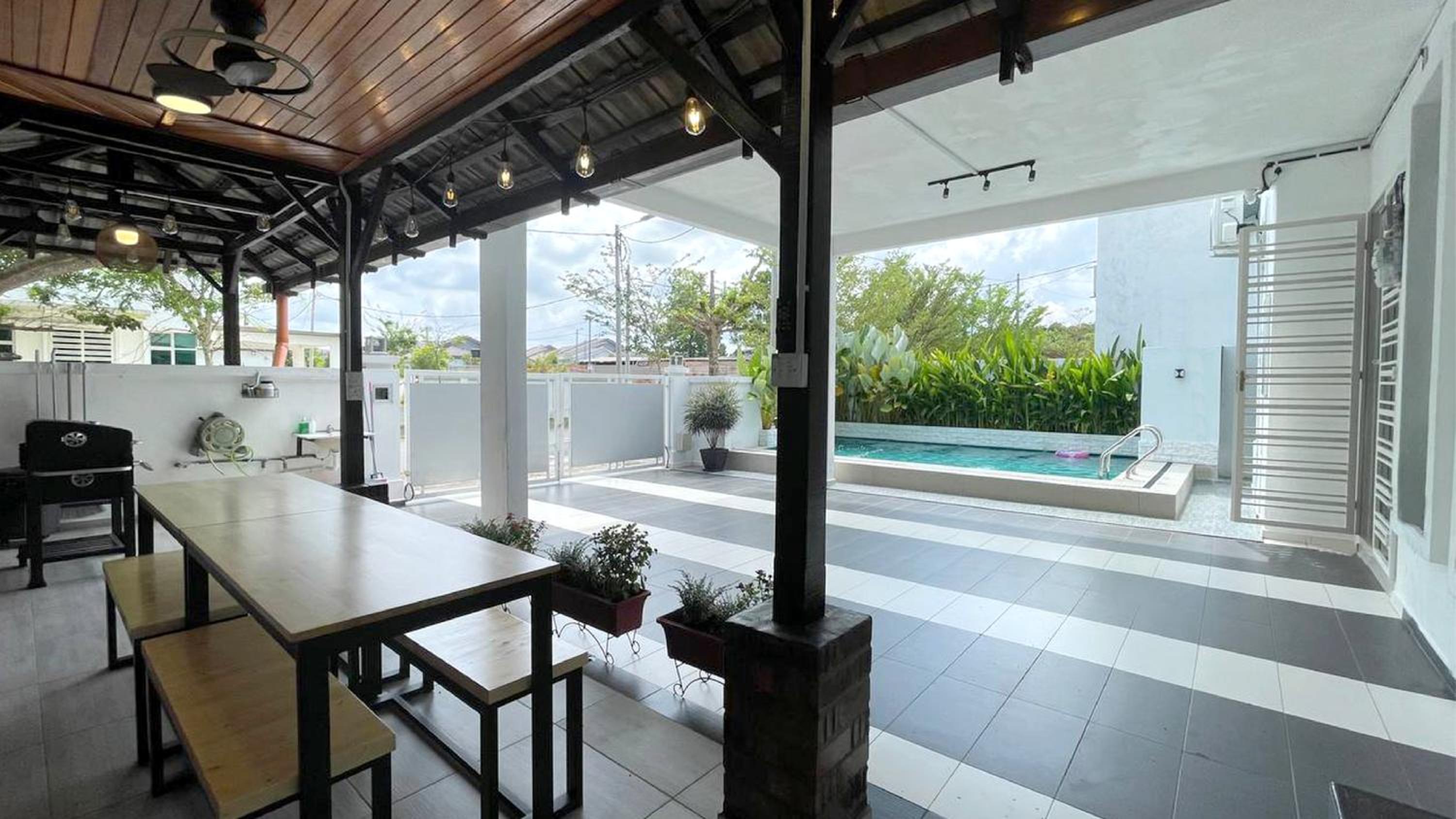ANJUNG KASEH Villa Bukit Katil 4bedroom with Swimming Pool photo 3