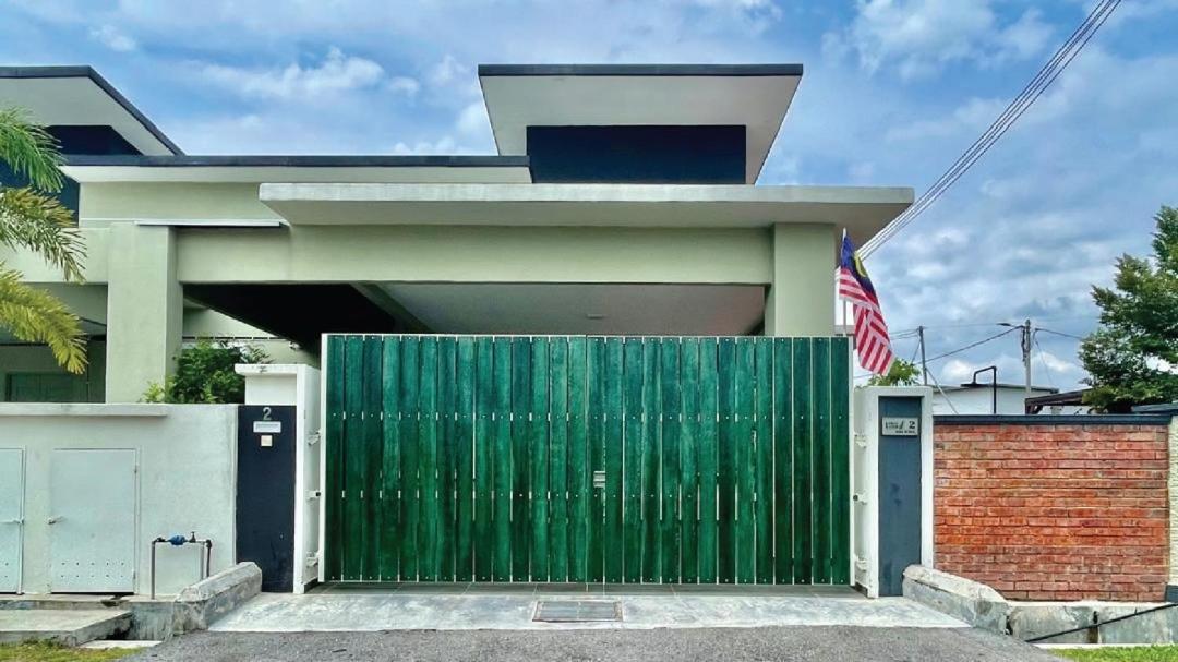 LAMAN KASEH Homestay Bukit Katil 4bedroom with Swimming Pool photo 4