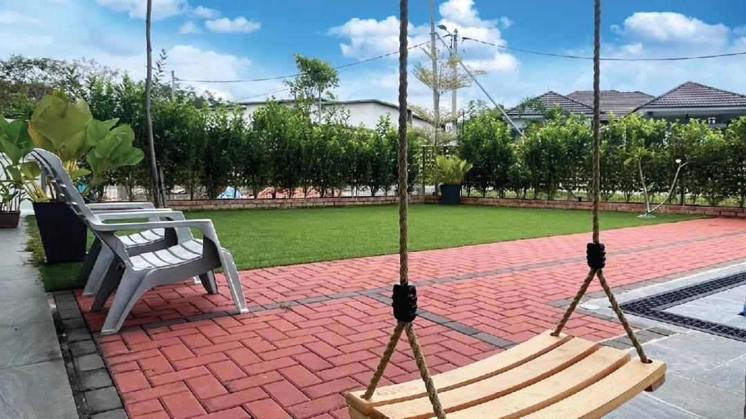 LAMAN KASEH Homestay Bukit Katil 4bedroom with Swimming Pool photo 2