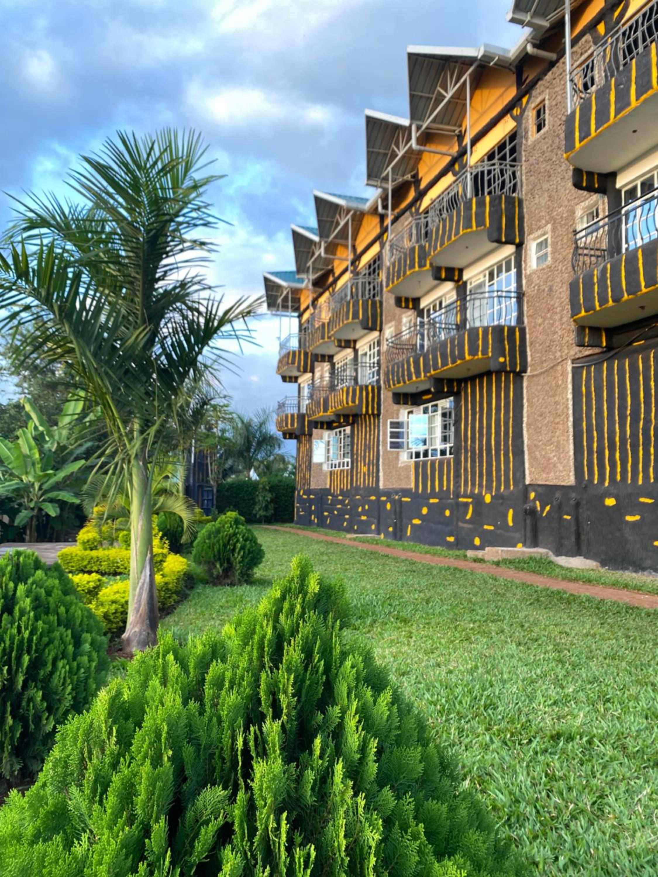 Maanet Gardens Hotel