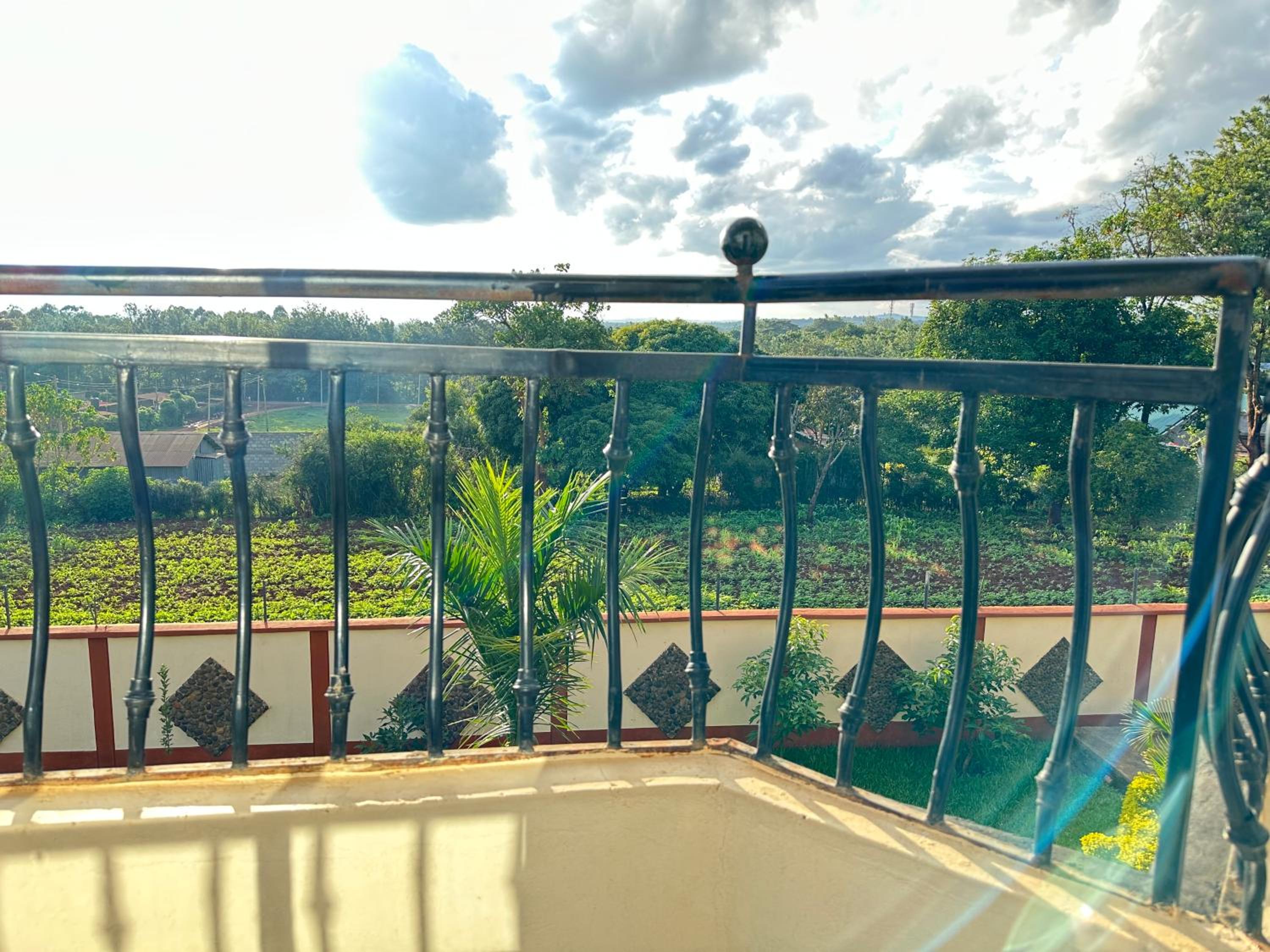 Maanet Gardens Hotel