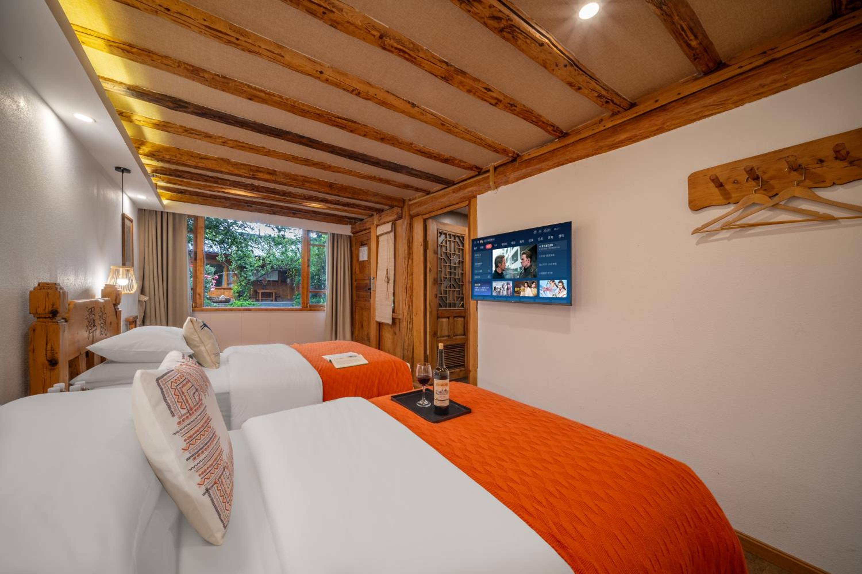 Walk Together Hotel