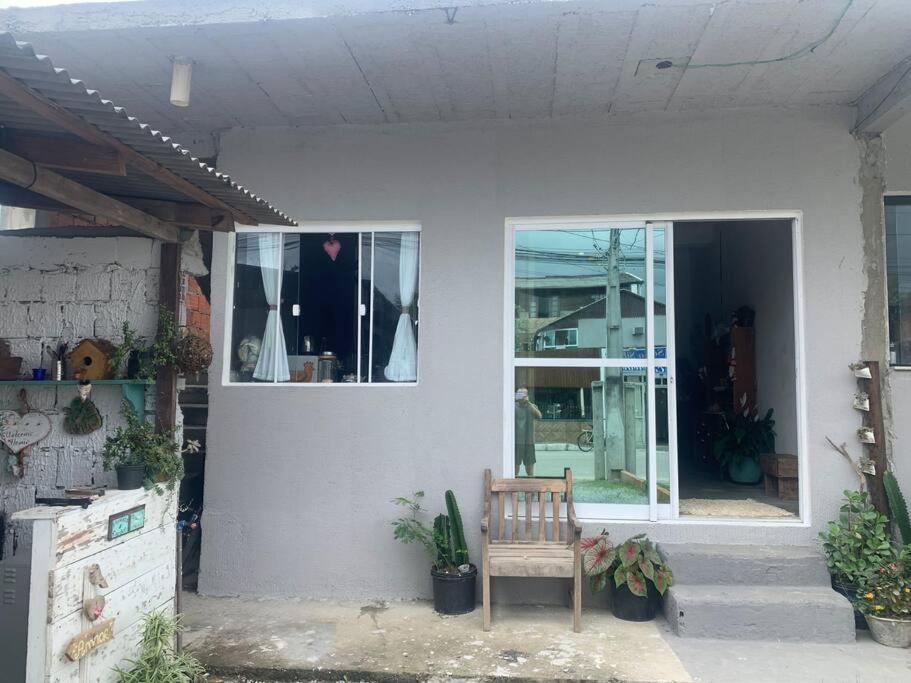 Casa a 6min da praia e do Shopping