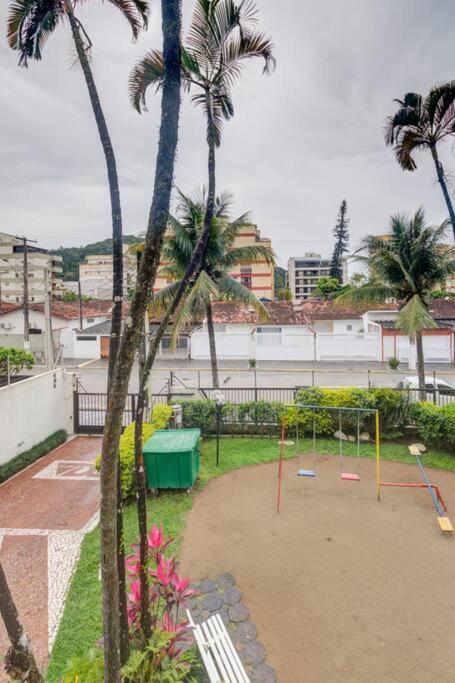 Conforto e lazer na praia da Enseada!