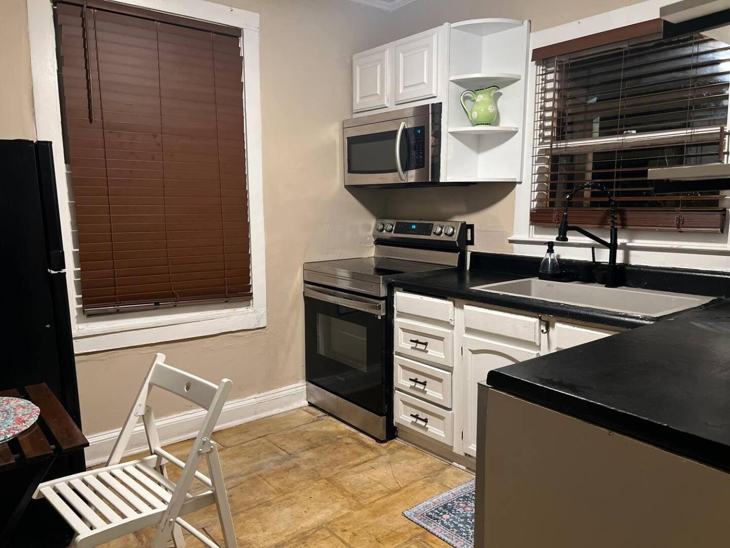 Historic Little Bungalow in Eclectic Neighborhood Downtown
