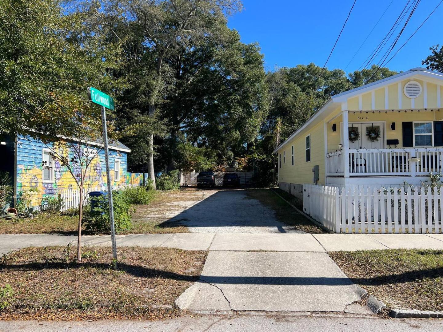 Historic Little Bungalow in Eclectic Neighborhood Downtown