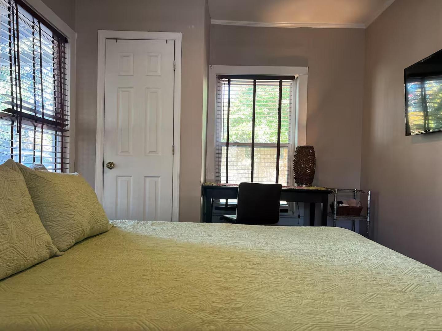 Historic Little Bungalow in Eclectic Neighborhood Downtown