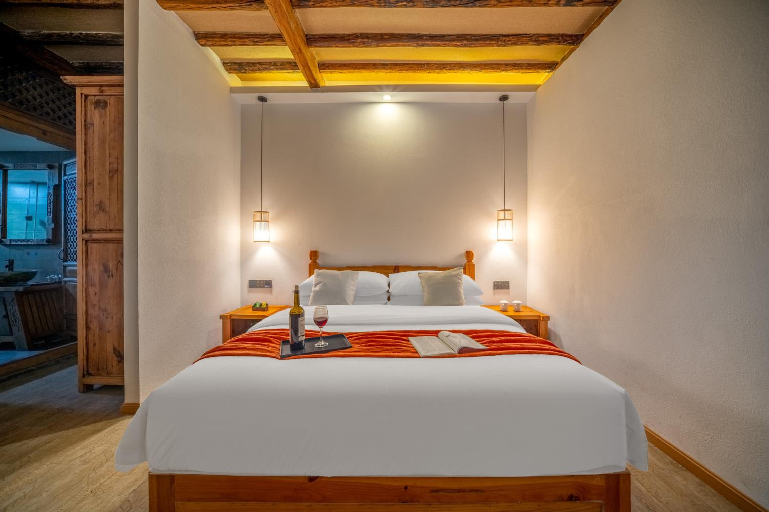 Walk Together Hotel