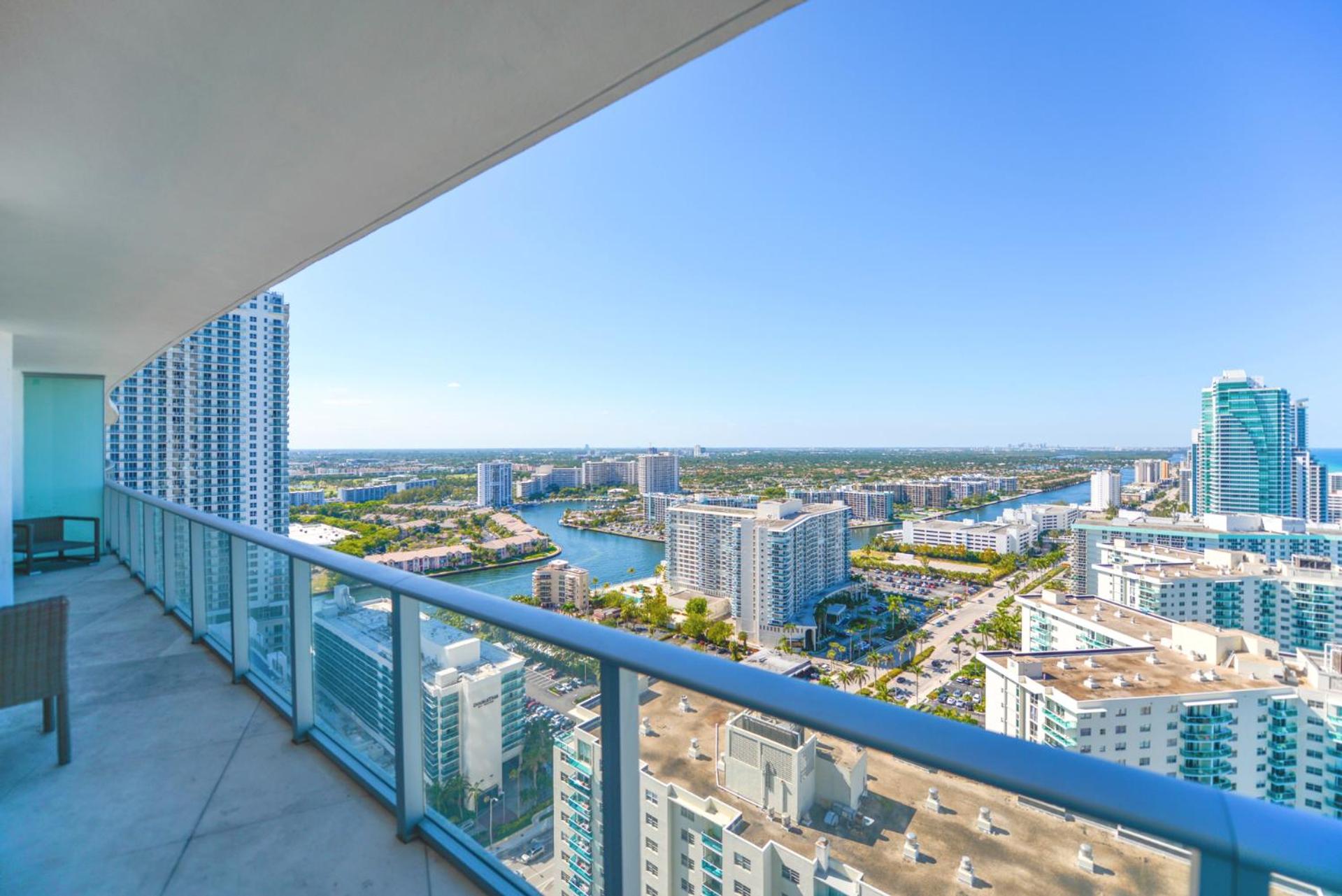 Condo w Beautiful Beachfront and City Views from 25th Floor! view 4