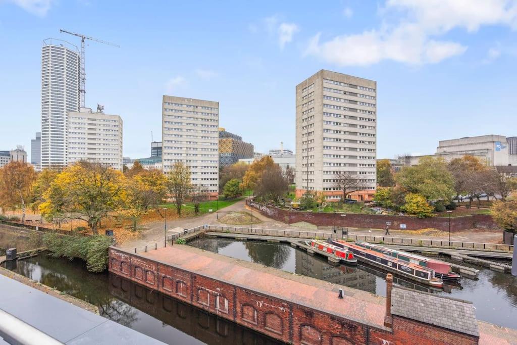 Birmingham City Centre Apartment - Sleeps upto 6 guests, on street car parking view 5