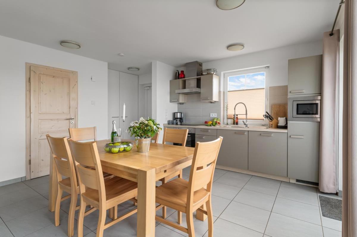 Haus am Strand - Ferienwohnung für 4 in Olpenitz mit Dachterrasse, Strandzugang und Ostseeblick