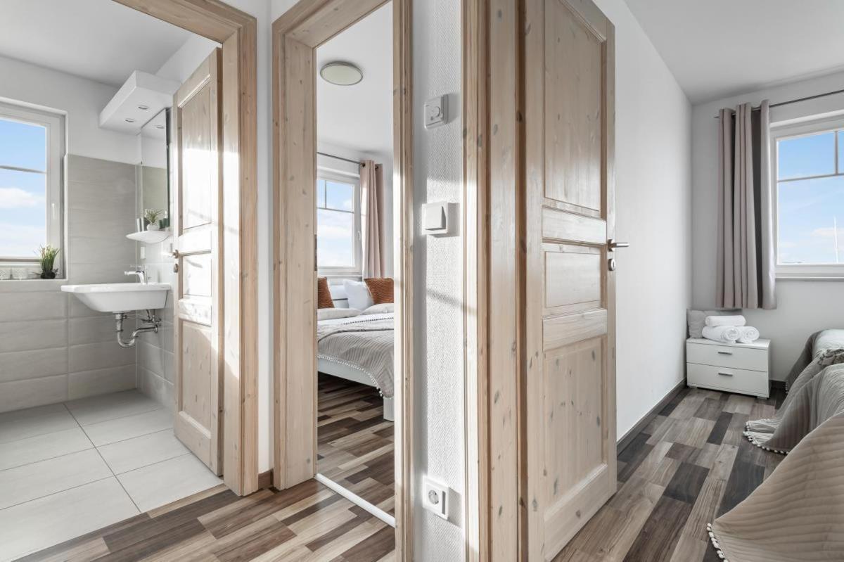 Haus am Strand - Ferienwohnung für 4 in Olpenitz mit Dachterrasse, Strandzugang und Ostseeblick
