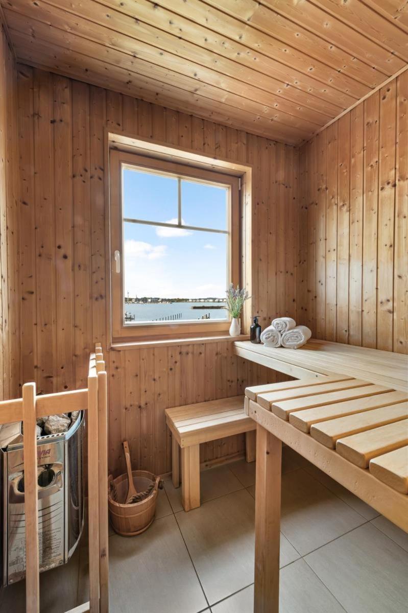 Haus am Strand - Ferienwohnung für 4 in Olpenitz mit Dachterrasse, Strandzugang und Ostseeblick