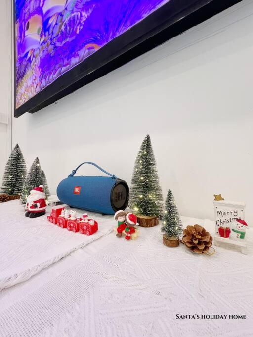 Santa's Holiday Home! A Christmas Escape in Langkawi! 4BR3B - BBQ, NETFLIX, TABLE TENNIS photo 2