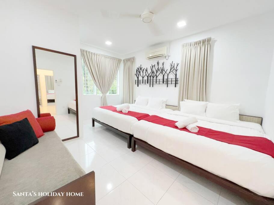 Santa's Holiday Home! A Christmas Escape in Langkawi! 4BR3B - BBQ, NETFLIX, TABLE TENNIS photo 3