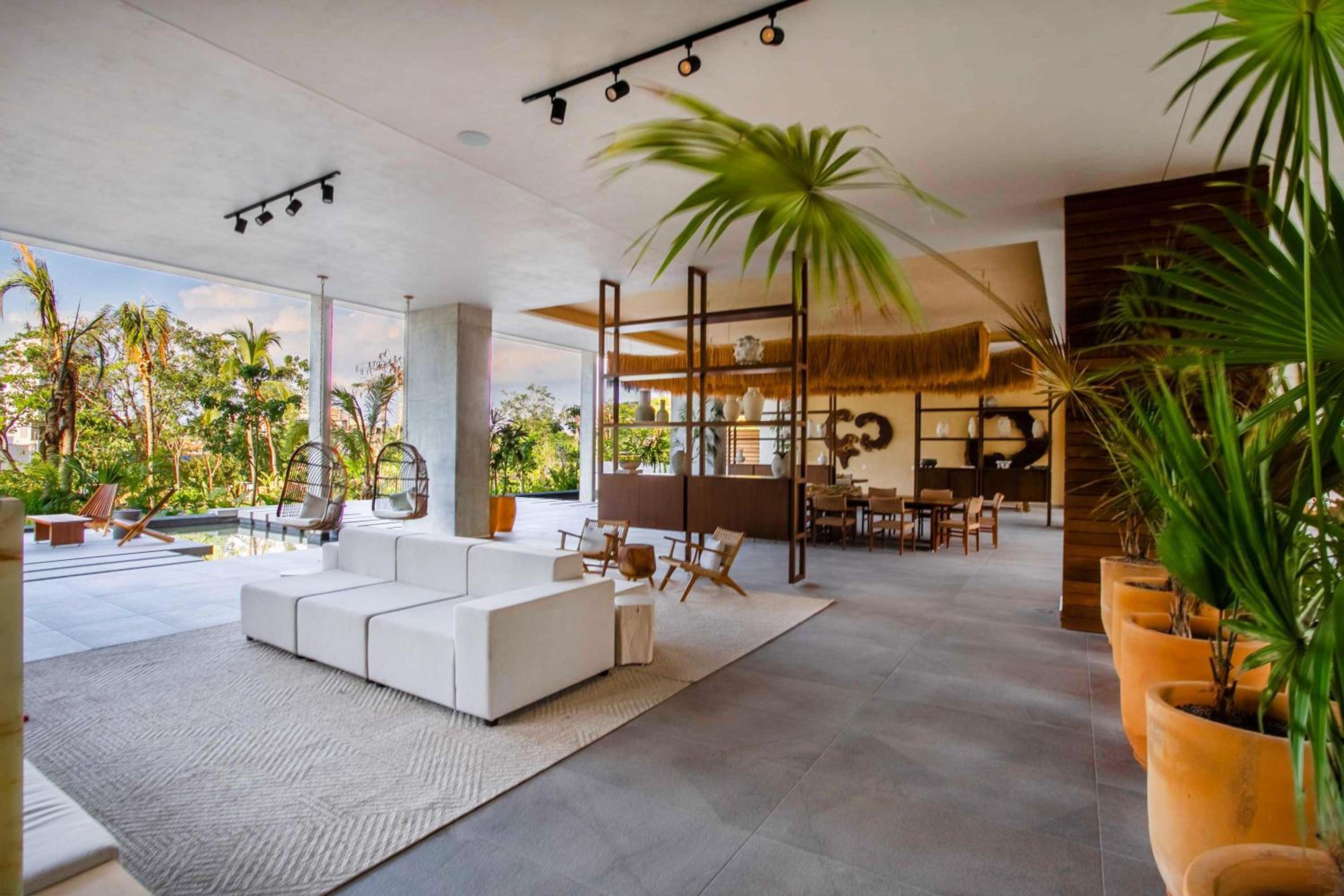 Large Corner Balcony | Bar, Gym, in Romantic Zone view 5